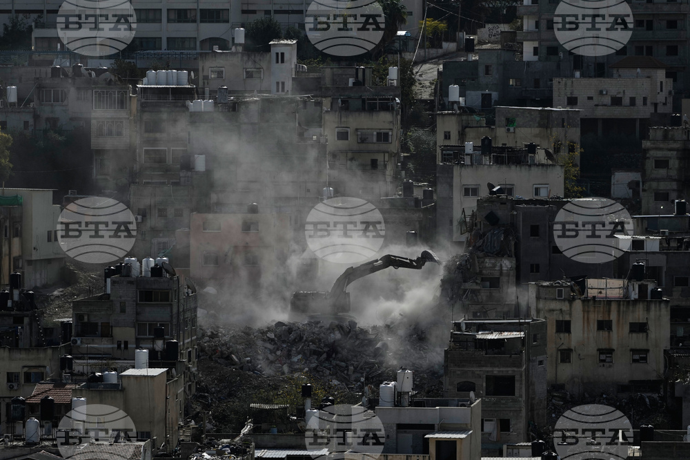 Израел започна разрушаването на 25 сгради в палестински бежански лагер на Западния бряг