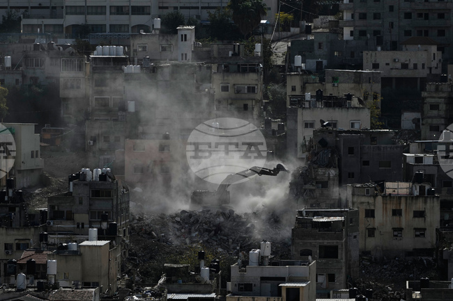 Израел започна разрушаването на 25 сгради в палестински бежански лагер на Западния бряг