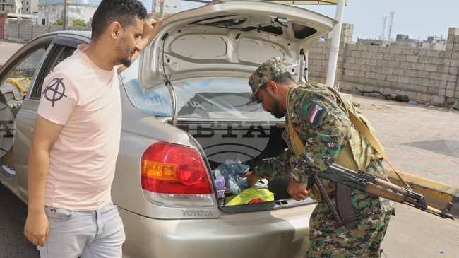 САБА: Президентският съвет в Йемен заяви, че сепаратистите от ЮПС въвеждат ограничения на движението и извършват арести и отвличания в Аден 