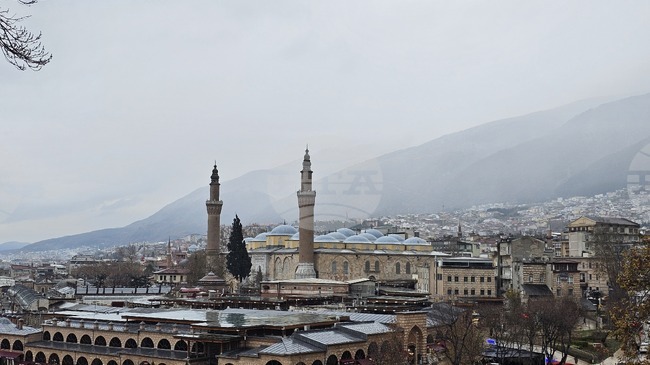 Кметът на град Бурса е бил задържан по обвинения в създаване на организирана престъпна група и корупция 