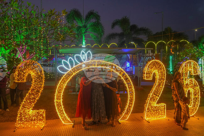 APTOPIX New Year's Eve India