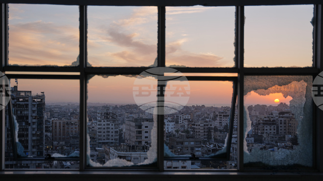 Най-малко трима палестинци са били убити от израелските сили в ивицата Газа, заявиха палестинските здравни власти