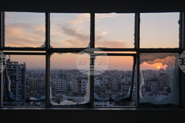 Най-малко трима палестинци са били убити от израелските сили в ивицата Газа, заявиха палестинските здравни власти