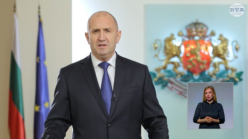 За да си върнем демокрацията, не трябва да пилеем енергията и надеждата от площадите и възможността да променим България, заяви президентът Румен Радев