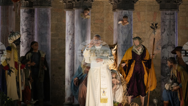 Папа Лъв XIV приключи 2025 г. с молитва град Рим да бъде гостоприемно място за чужденци и уязвими хора, млади и стари