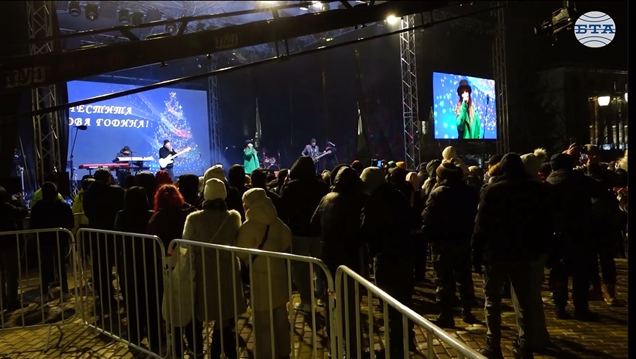 „Сигнал“, Mary Boys Band, Ирина Флорин, Николай Славеев, Pressie и Dim4ou пяха на новогодишния концерт в София