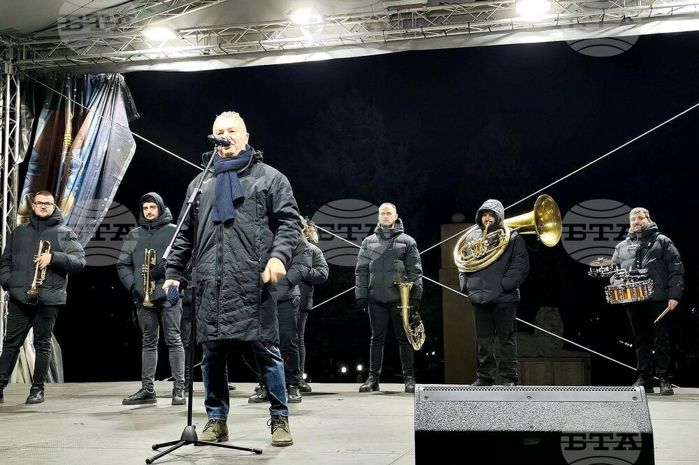 Изпращаме една невероятно добра година за Монтана, заяви пред събралите се на площада в града кметът Златко Живков