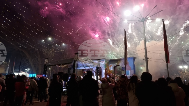 В Кюстендил новата 2026 г. бе посрещната с празнична програма и заря