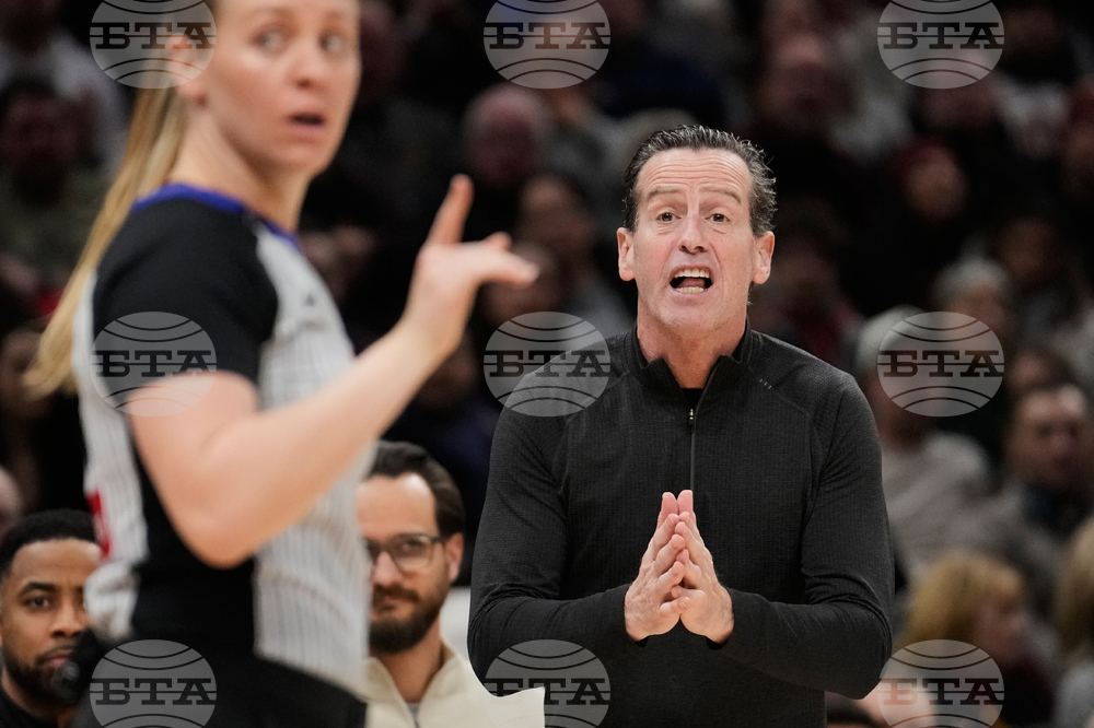 APTOPIX Suns Cavaliers Basketball