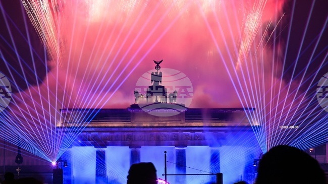 ДПА: Германия посрещна 2026 година с многоцветна заря и арести