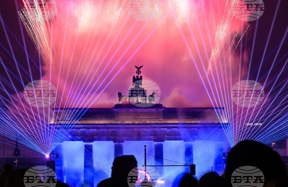 ДПА: Германия посрещна 2026 година с многоцветна заря и арести