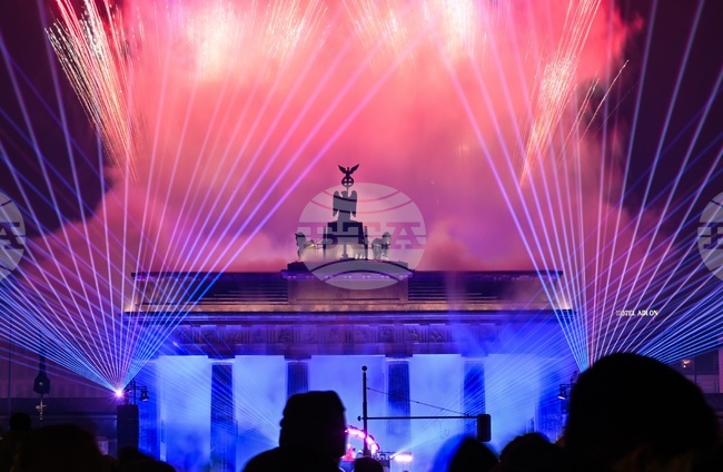 ДПА: Германия посрещна 2026 година с многоцветна заря и арести