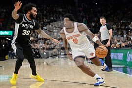 Knicks Spurs Basketball