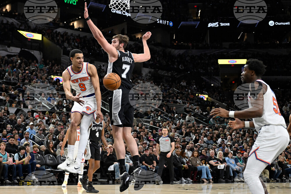 Knicks Spurs Basketball