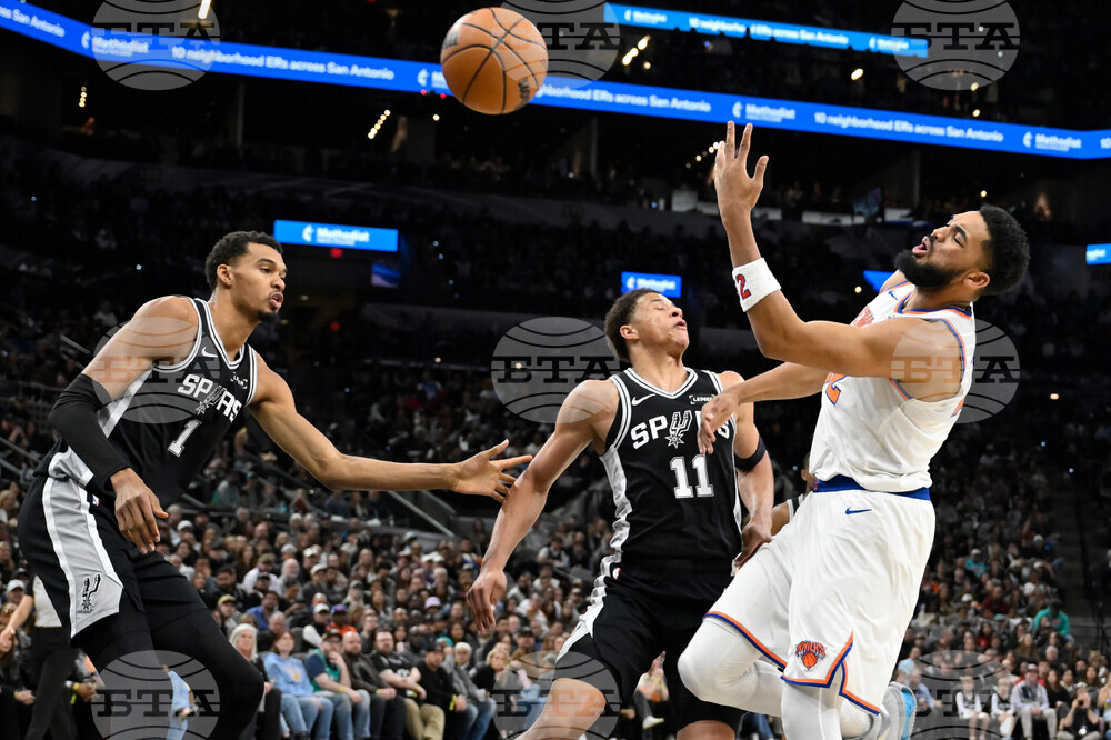 Knicks Spurs Basketball