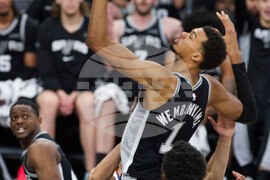 Knicks Spurs Basketball