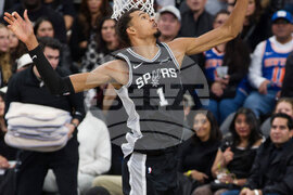 Knicks Spurs Basketball