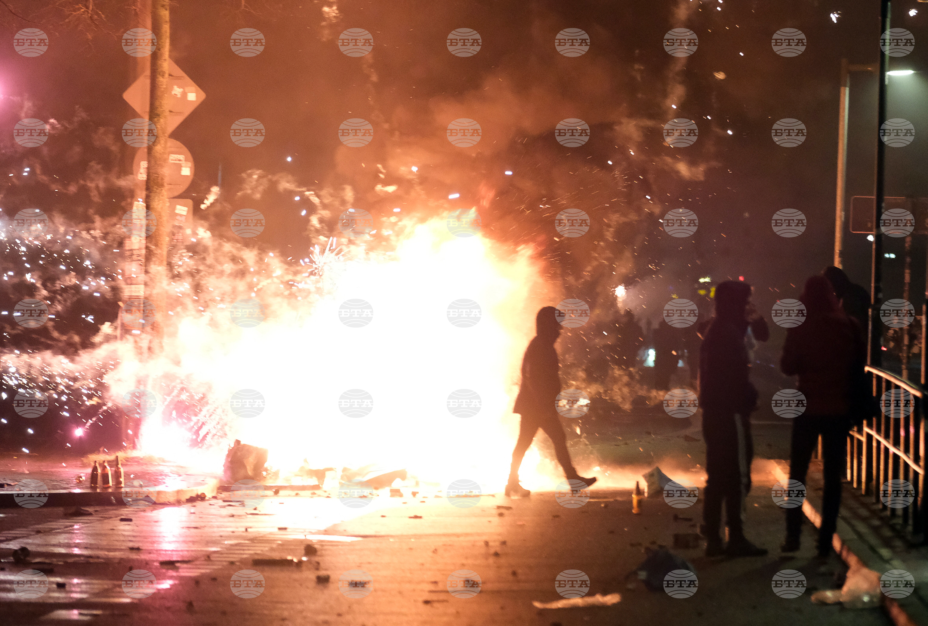 Praznovanje novega leta v Nemčiji zaznamovali smrtni žrtvi in številne hude poškodbe s pirotehniko