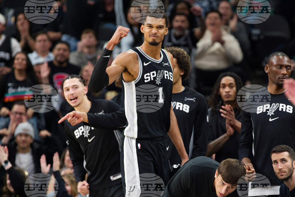 Knicks Spurs Basketball