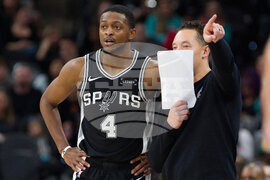 Knicks Spurs Basketball