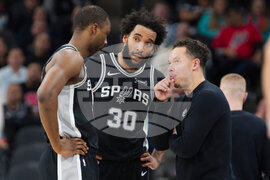 Knicks Spurs Basketball