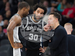 Knicks Spurs Basketball