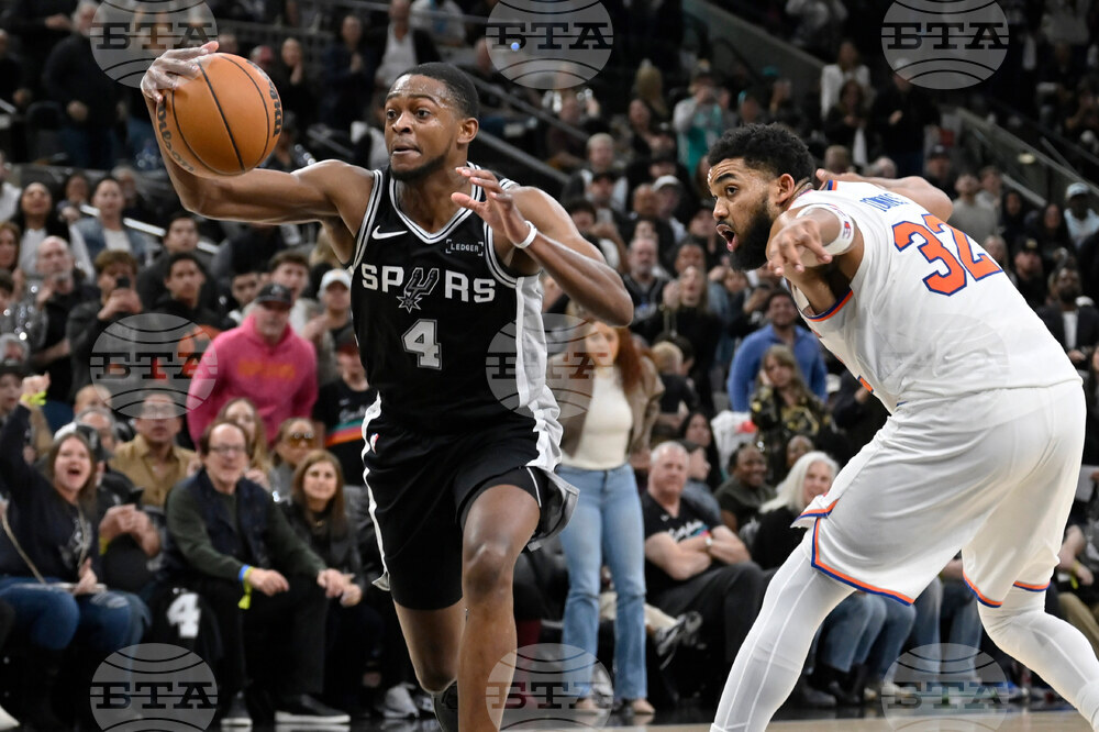 Knicks Spurs Basketball