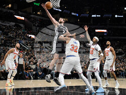 Knicks Spurs Basketball