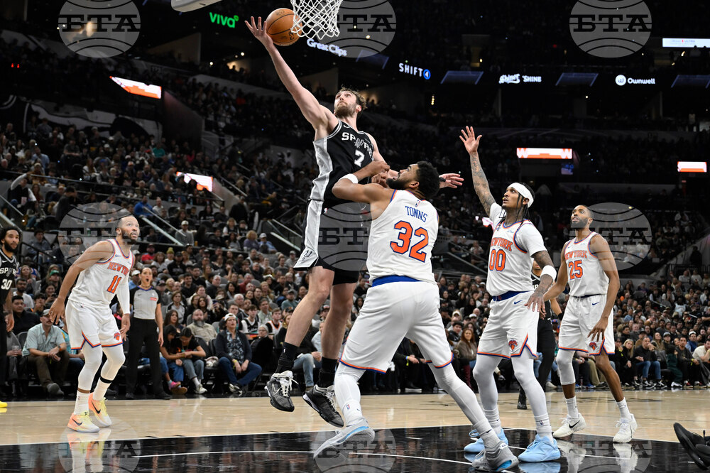 Knicks Spurs Basketball