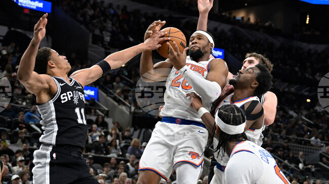 Сан Антонио взе реванш за загубата от Ню Йорк във финала за Купата на НБА