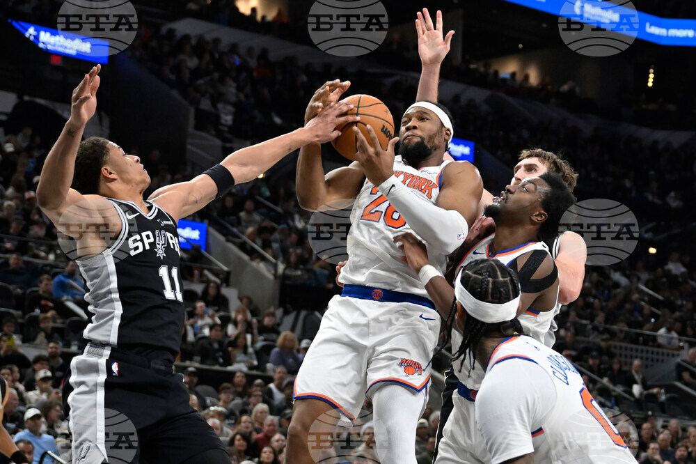 Knicks Spurs Basketball
