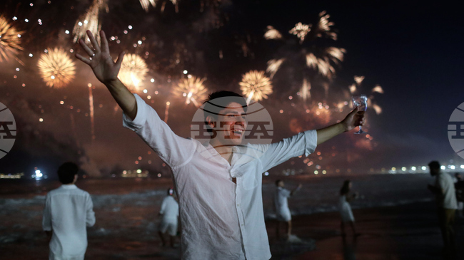 Рио де Жанейро посрещна Новата година с фойерверки, музика и 5 милиона посетители