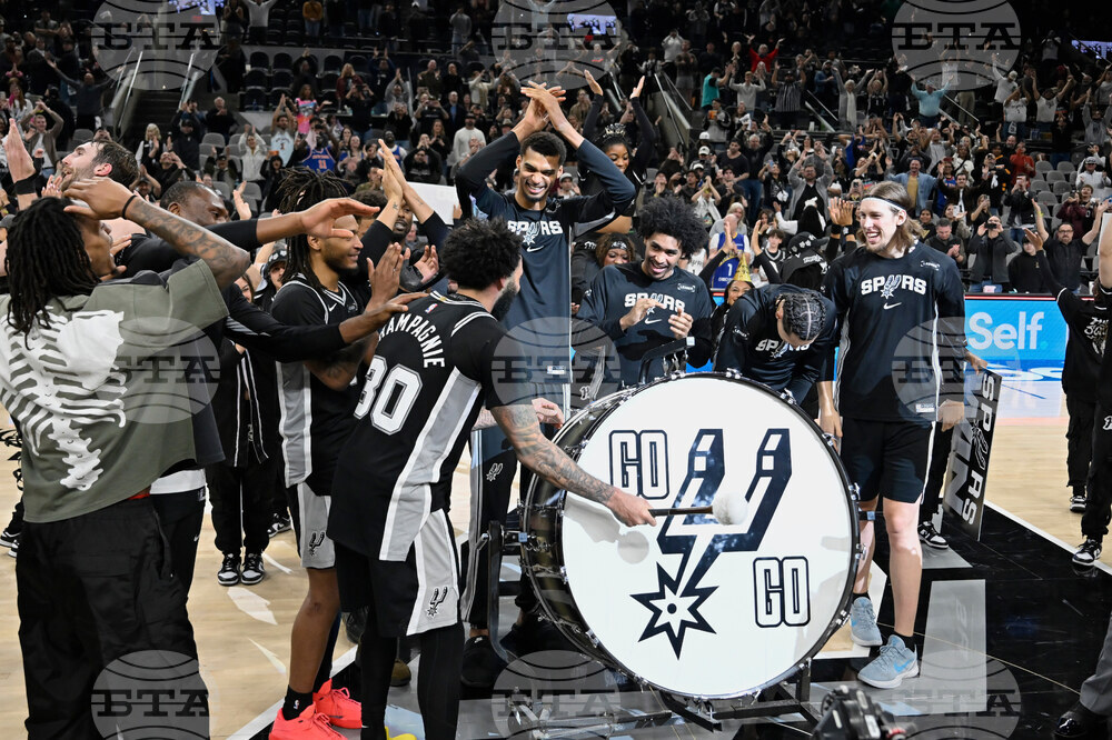 Knicks Spurs Basketball