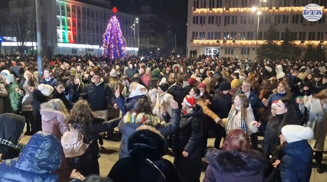 Очаква ни година на предизвикателства, в които вярвам, че ще успеем, каза в новогодишното си слово кметът на Търговище Дарин Димитров
