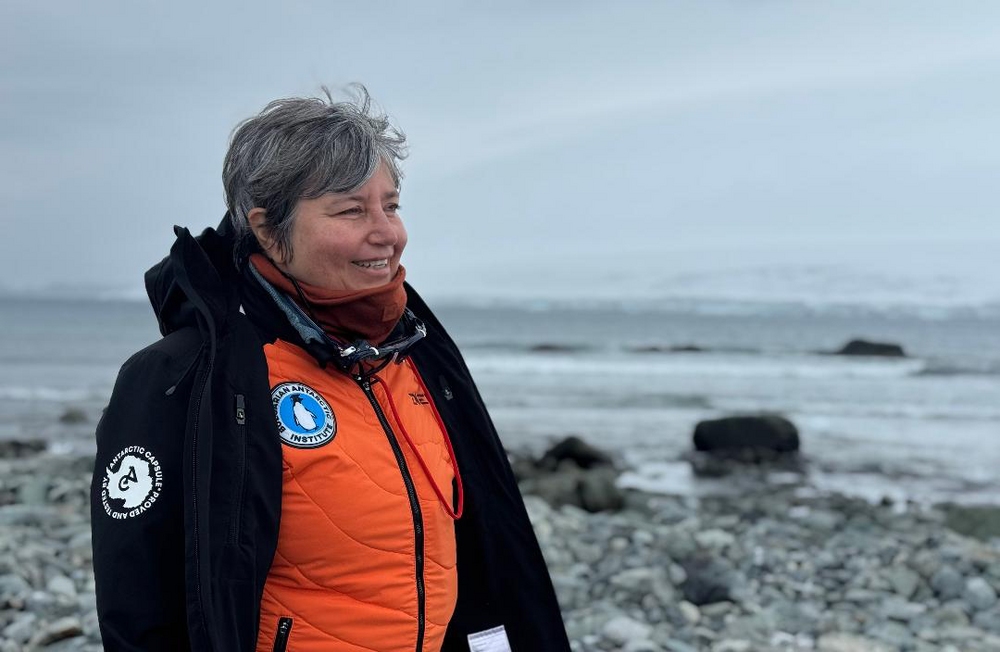 И в празничните дни на Българската антарктическа база работата не спира