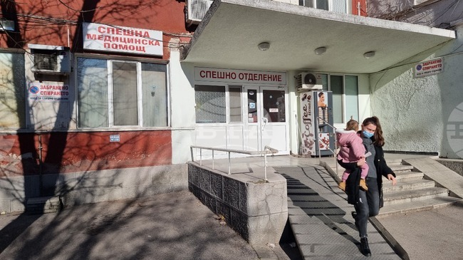 Петима са пострадали от пиротехнически средства по Нова година в Хасково, съобщиха от Спешна помощ