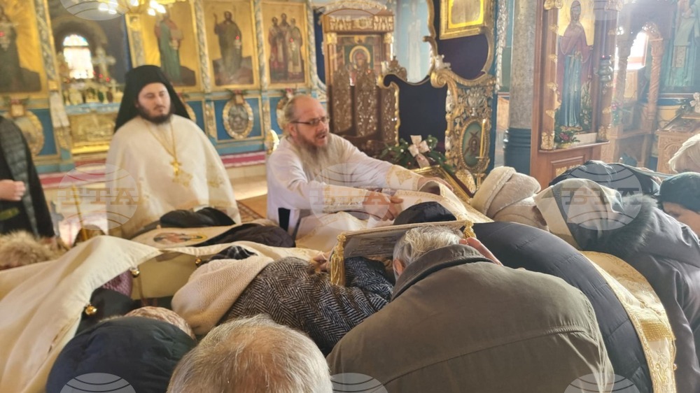 Нека 2026 година да бъде мирна за света, пожела Доростолският митрополит Яков