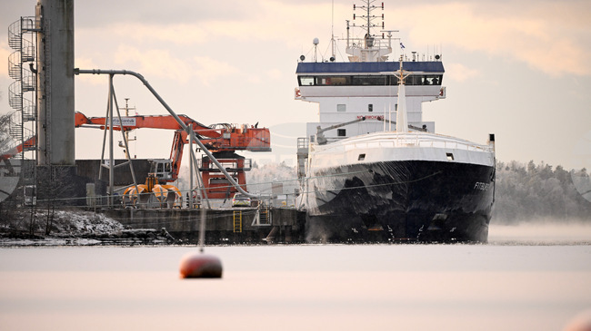 Финландия е отменила задържането на кораб във връзка с повреждането на подводен телекомуникационен кабел във Финландския залив