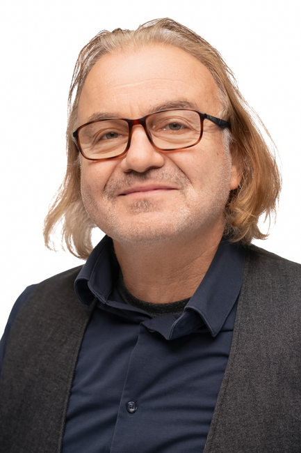 Психиатърът и артист проф. Илиян Иванов: Най-ефективният начин за „отмора” на съзнанието е, когато регулярно променяме умствените занимания