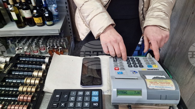 В Смолян пазаруват с левове в първия ден с новата валута - евро