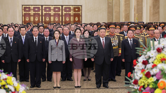 Севернокорейският лидер посети оранжерийно стопанство в строеж и насърчи работниците, съобщава държавна медия