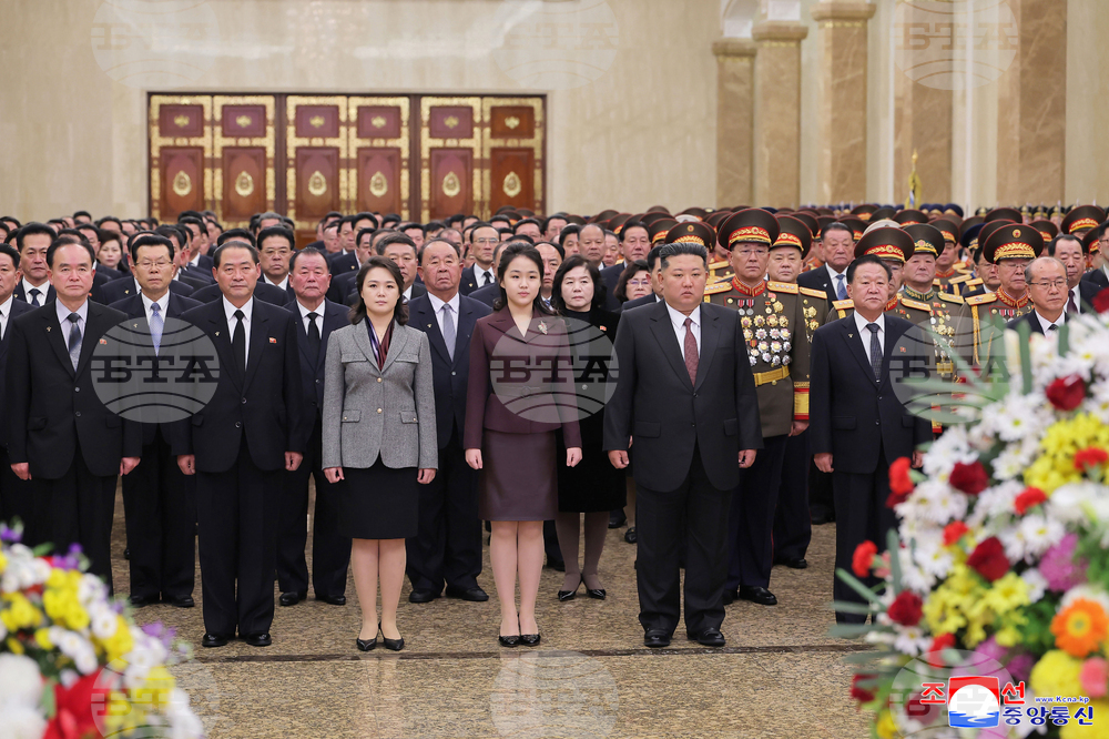 Севернокорейският лидер посети оранжерийно стопанство в строеж и насърчи работниците, съобщава държавна медия