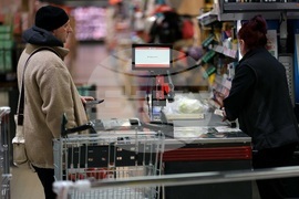 Хипермаркет - разплащане с евро - представяне