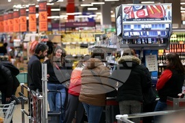 Хипермаркет - разплащане с евро - представяне