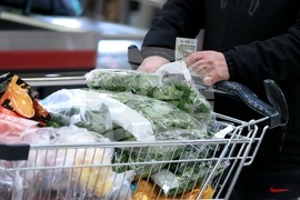 Хипермаркет - разплащане с евро - представяне