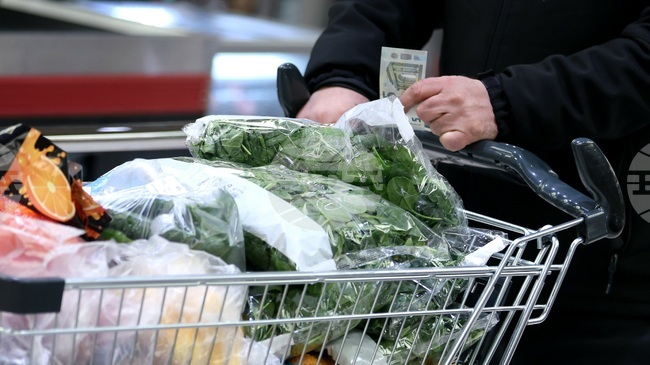 Основни хранителни стоки, някои плодове и зеленчуци поскъпват, сочат данните на Държавната комисия по стоковите борси и тържищата