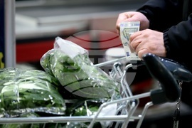 Хипермаркет - разплащане с евро - представяне