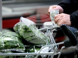 Хипермаркет - разплащане с евро - представяне