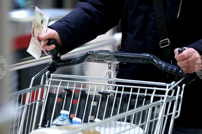 В Добрич клиенти на търговските обекти през първия работен ден на 2026 плащат по-често в левове, показа репортерска проверка на БТА