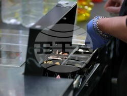 Хипермаркет - разплащане с евро - представяне